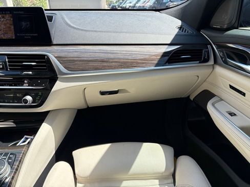 Used 2018 BMW 640i Gran Turismo xDrive image 9