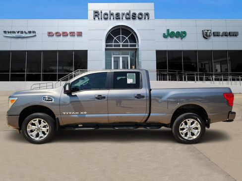 Used 2023 Nissan Titan SV w/ SV Convenience Package AWD/4WD image 3