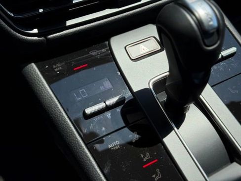 Used 2025 Porsche Macan AWD/4WD image 48
