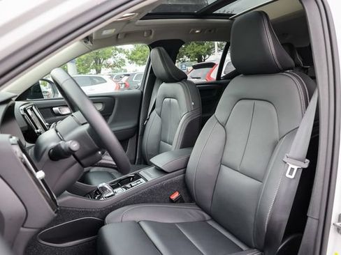 Certified 2026 Volvo XC40 B5 Plus AWD/4WD image 37