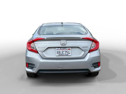 Used 2017 Honda Civic Touring image 4