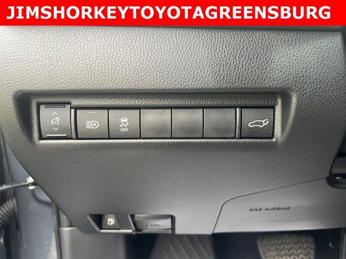 Used 2024 Toyota Venza XLE image 16