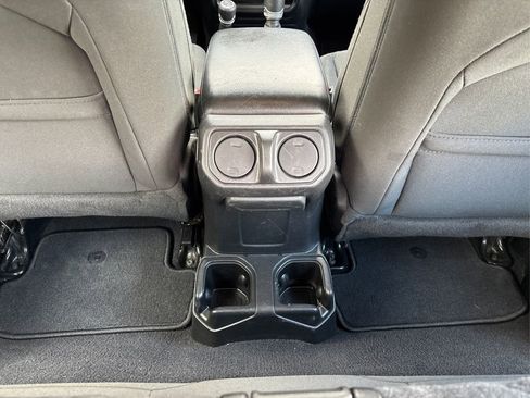 Used 2021 Jeep Wrangler Sport image 31
