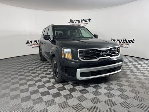 Used 2025 Kia Telluride S image 8