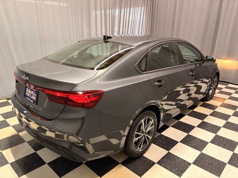 Used 2022 Kia Forte LXS FWD image 4