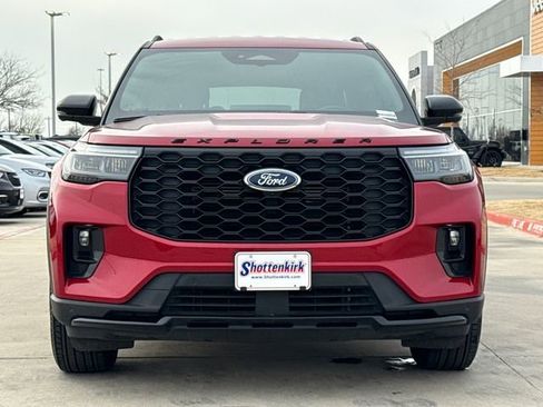Used 2025 Ford Explorer ST-Line image 3