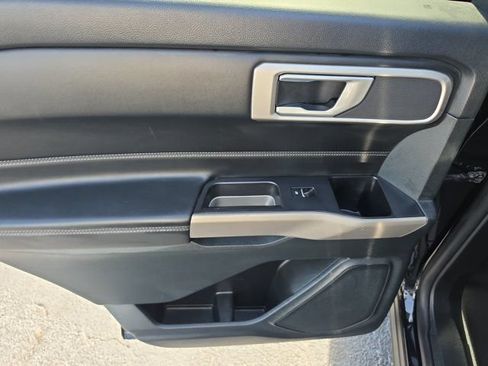 Certified 2023 Ford Explorer XLT RWD image 9