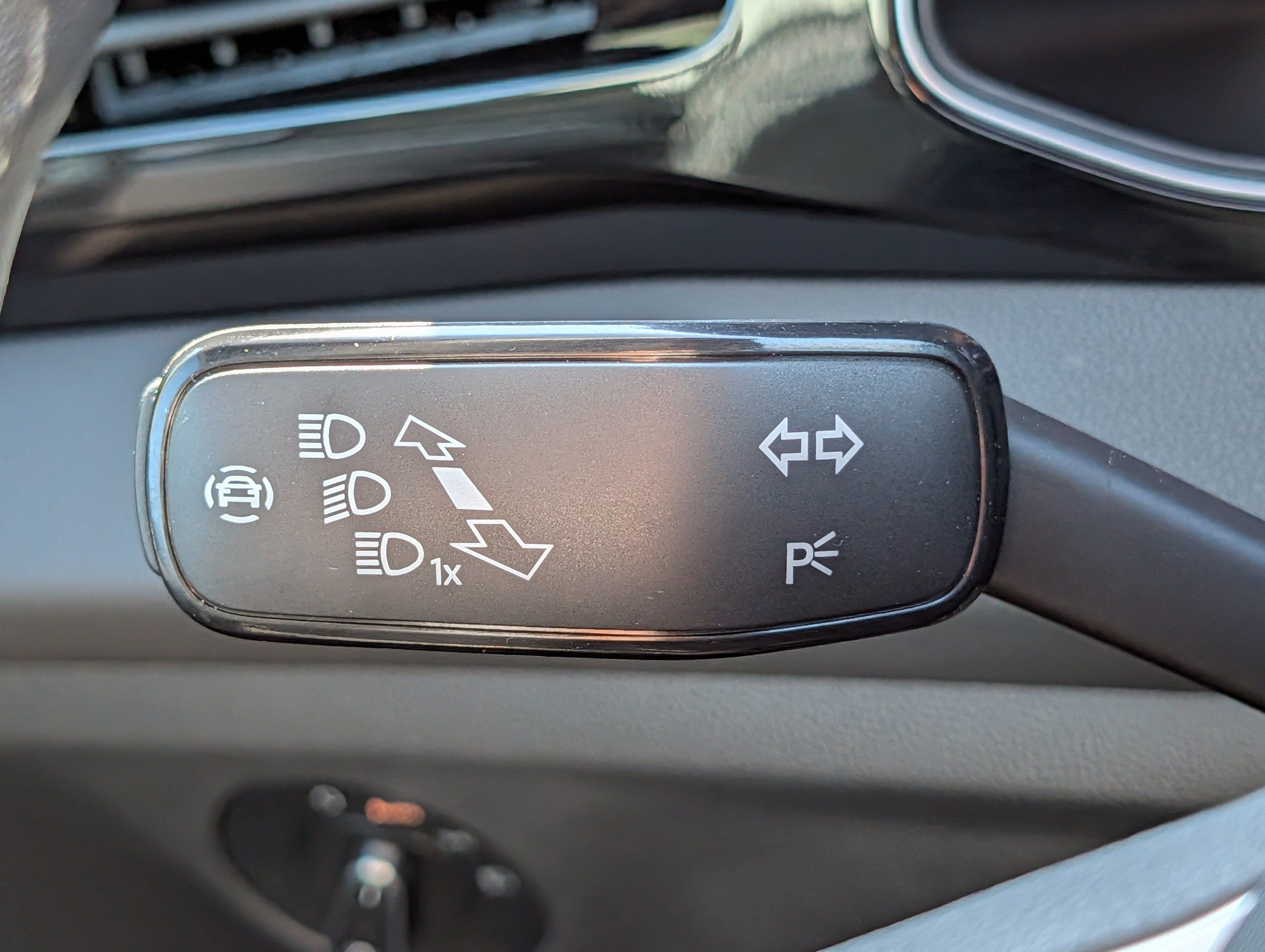 Certified 2025 Volkswagen Jetta Sport FWD image 31