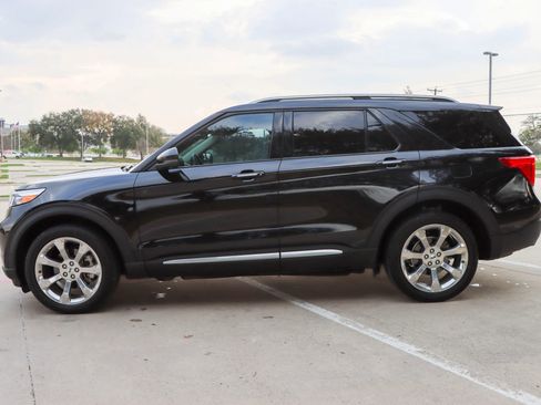 Used 2020 Ford Explorer Platinum w/ Premium Technology Package image 4