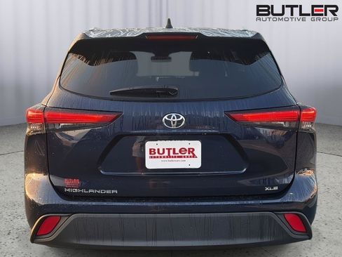 Used 2023 Toyota Highlander XLE FWD image 5