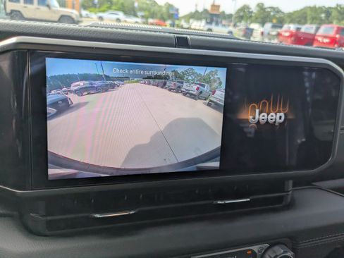 Used 2024 Jeep Wrangler Unlimited Sahara AWD/4WD image 20