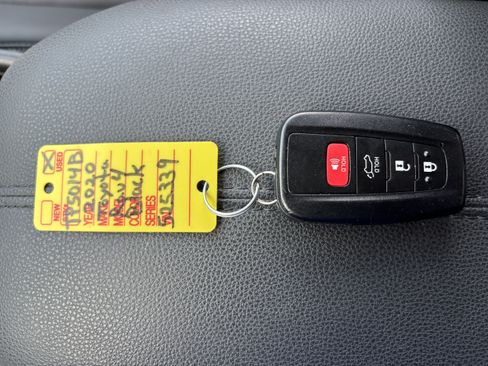 Used 2020 Toyota RAV4 XLE Premium AWD/4WD image 30