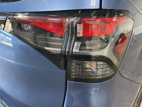 Used 2025 Subaru Forester Premium w/ Convenience Package #1 AWD/4WD image 11