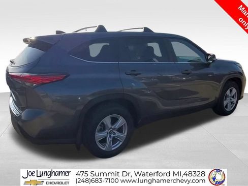 Used 2023 Toyota Highlander LE AWD/4WD image 9