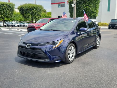 Used 2025 Toyota Corolla LE w/ Convenience Package FWD image 5
