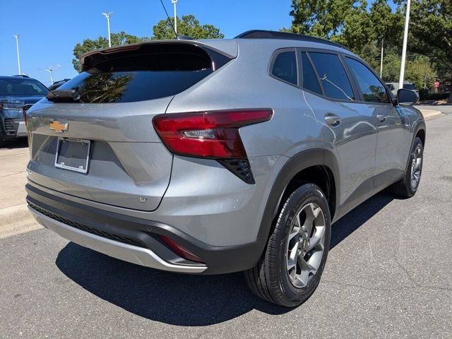 Used 2024 Chevrolet Trax LT w/ Driver Confidence Package FWD image 8