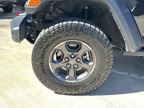 Used 2023 Jeep Gladiator Rubicon w/ Cold Weather Group image 12
