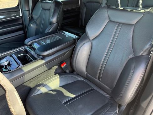 Used 2022 Jeep Wagoneer Series II image 14