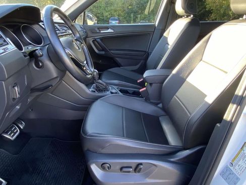 Used 2021 Volkswagen Tiguan SE R-Line image 16