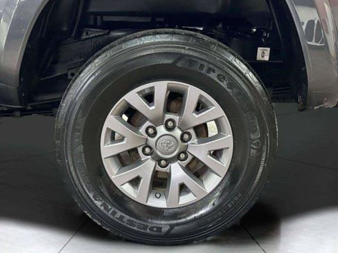 Used 2019 Toyota Tacoma SR5 RWD image 17
