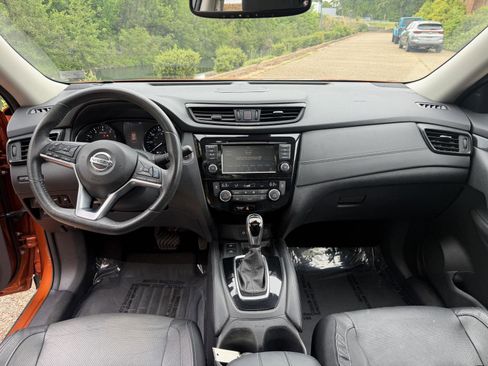 Used 2019 Nissan Rogue SL w/ Premium Package AWD/4WD image 10