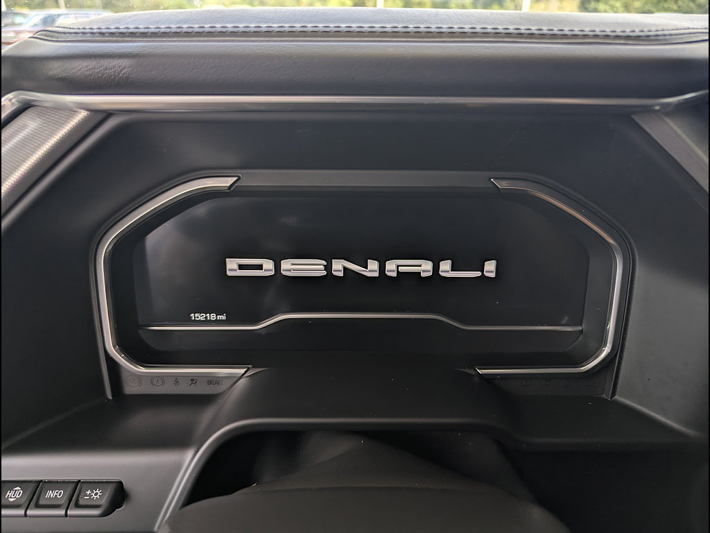Used 2023 GMC Sierra 1500 Denali w/ Technology Package AWD/4WD image 2