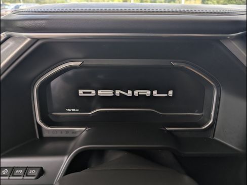 Used 2023 GMC Sierra 1500 Denali w/ Technology Package AWD/4WD image 2