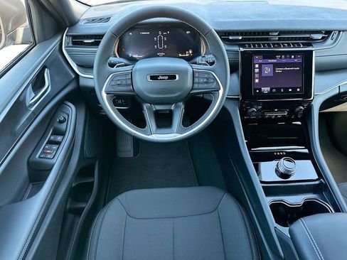 New 2025 Jeep Grand Cherokee L Laredo image 15