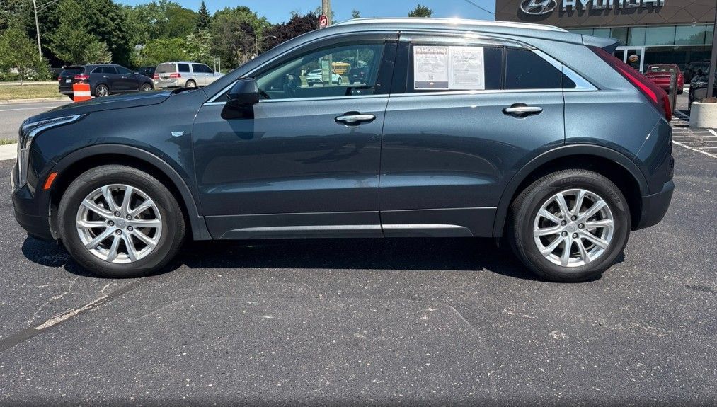 Used 2019 Cadillac XT4 Luxury w/ Cold Weather Package AWD/4WD image 11