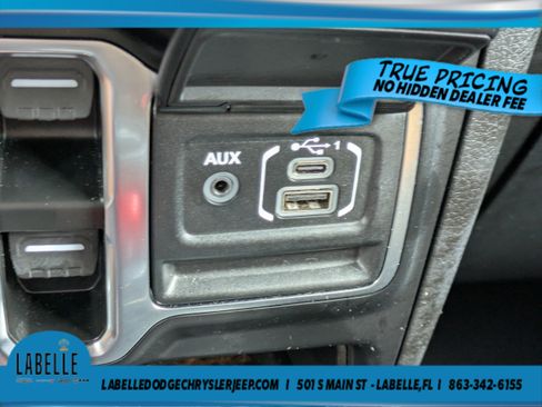 Used 2025 Jeep Wrangler Unlimited Sahara w/ Safety Group AWD/4WD image 27