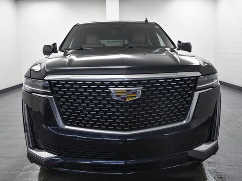 Used 2024 Cadillac Escalade ESV Premium Luxury image 2