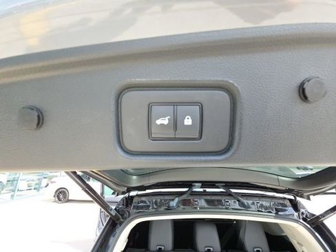 Used 2023 Nissan Pathfinder SL image 27