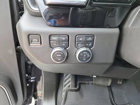 Used 2022 GMC Sierra 1500 SLT w/ SLT Convenience Package AWD/4WD image 36