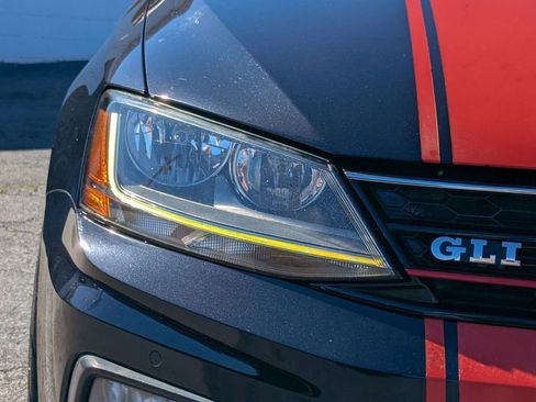 Used 2017 Volkswagen Jetta GLI image 10