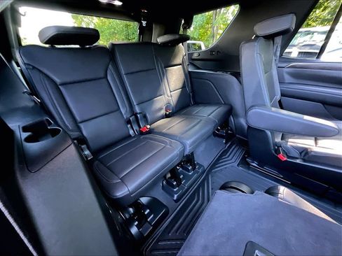 Used 2024 Chevrolet Tahoe Z71 w/ Luxury Package AWD/4WD image 16