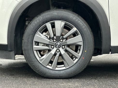 Used 2024 Nissan Pathfinder SV image 27