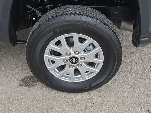 Used 2025 Toyota Tacoma SR5 AWD/4WD image 33