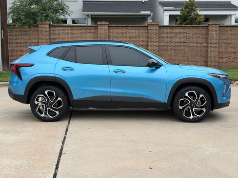 Used 2025 Chevrolet Trax RS w/ Sunroof Package FWD image 12