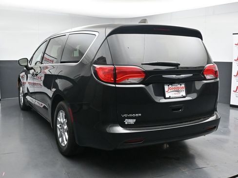 Used 2023 Chrysler Voyager LX FWD image 6
