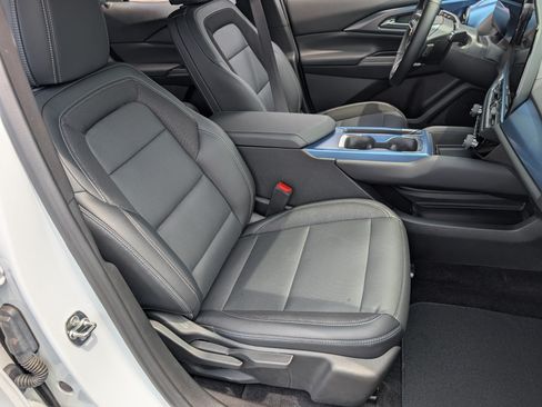 Used 2024 Chevrolet Equinox EV LT FWD image 20