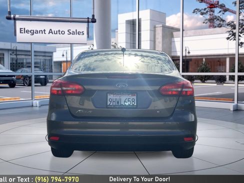 Used 2018 Ford Focus SE FWD image 6