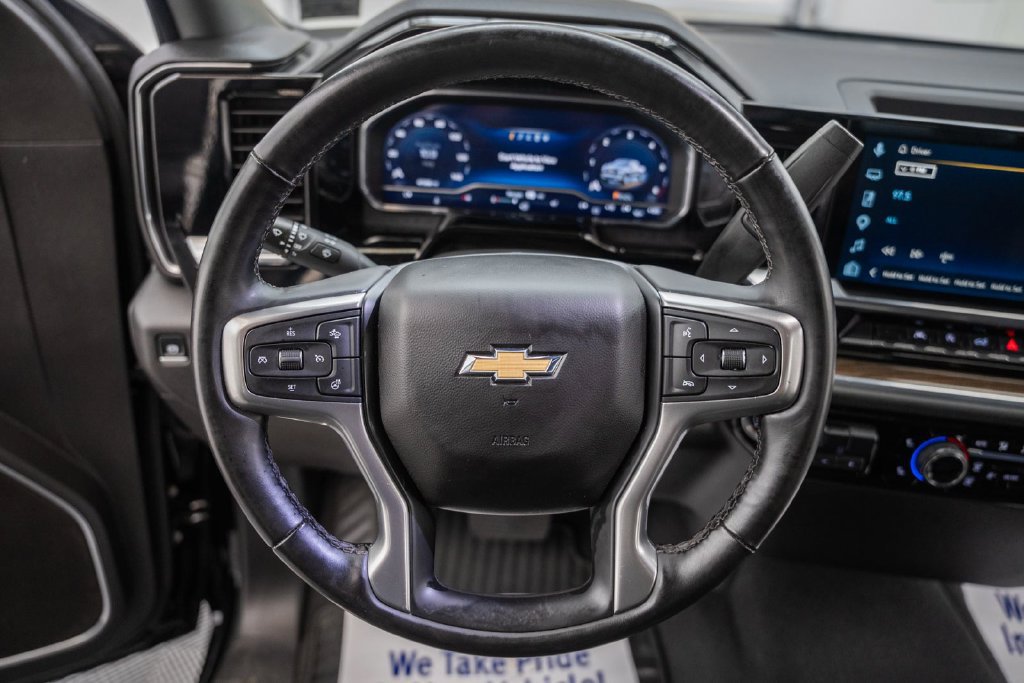 Used 2025 Chevrolet Silverado 1500 LT AWD/4WD image 32
