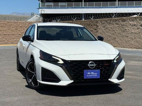 Used 2024 Nissan Altima 2.5 SR FWD image 3
