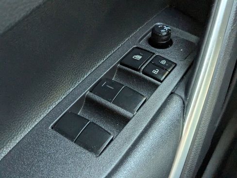 Used 2023 Toyota Crown Limited image 19