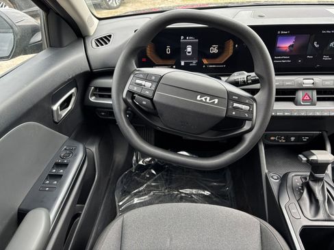 Used 2025 Kia K4 FWD image 33