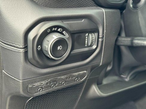 Used 2024 Jeep Wrangler Unlimited Rubicon w/ Convenience Group image 16