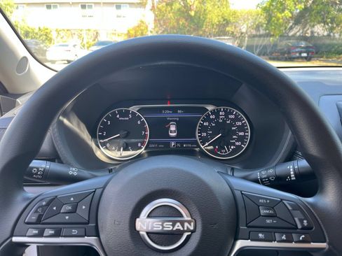 Used 2025 Nissan Sentra SV FWD image 25