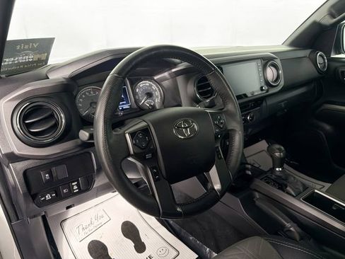 Used 2021 Toyota Tacoma TRD Sport AWD/4WD image 9