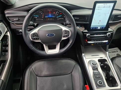 Certified 2022 Ford Explorer Limited w/ Limited Technology Package image 12