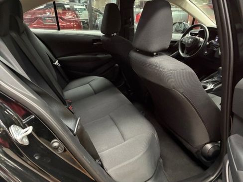 Used 2025 Toyota Corolla LE image 30